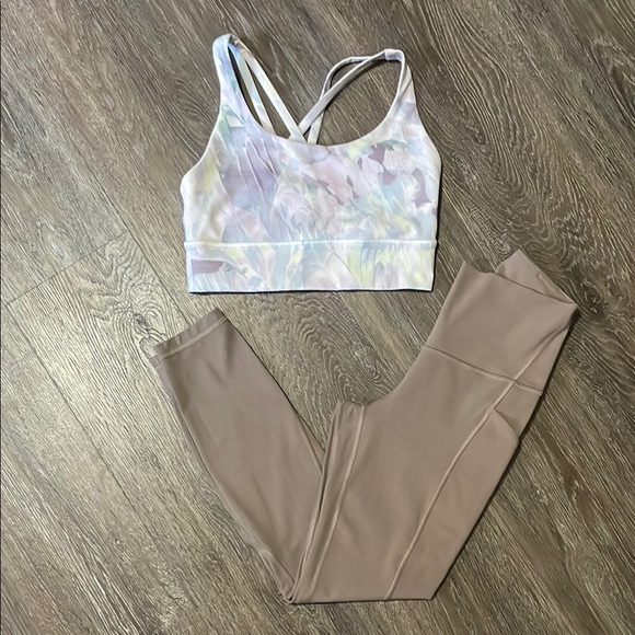 Like New Lululemon Workout Set. Size Top 6/Bottom 4 - Picture 1 of 10